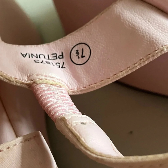 Report 90s Pastel Pink Petunia Platform 7.5 - Picture 3 of 8